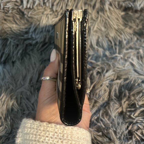 RARE Burberry Kiss Lock Wallet - Picture 4 of 7